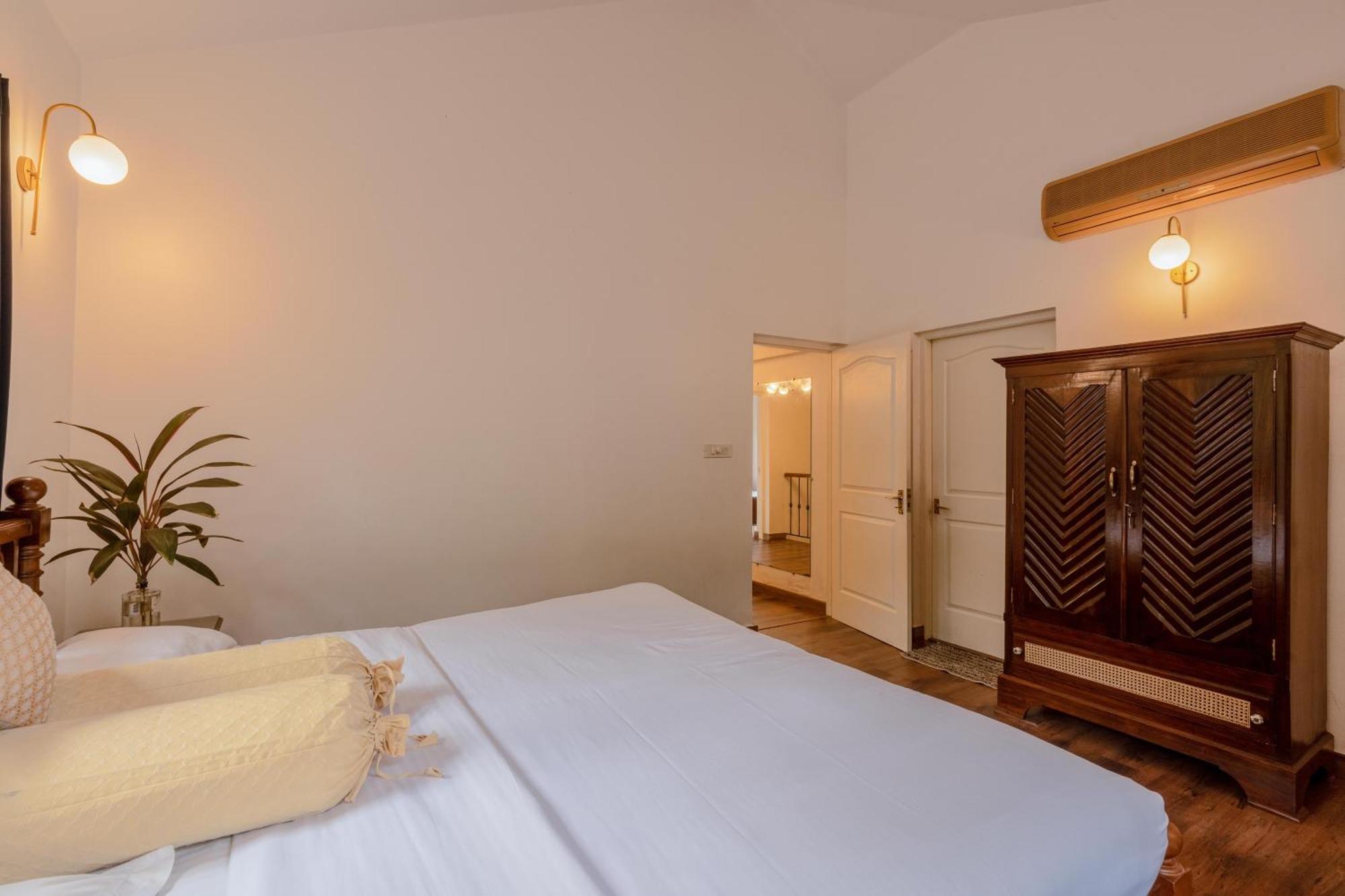 Villa The Bumblebee- Serene 3bhk Villa- Candolim, Goa By Staymonkey Candolim