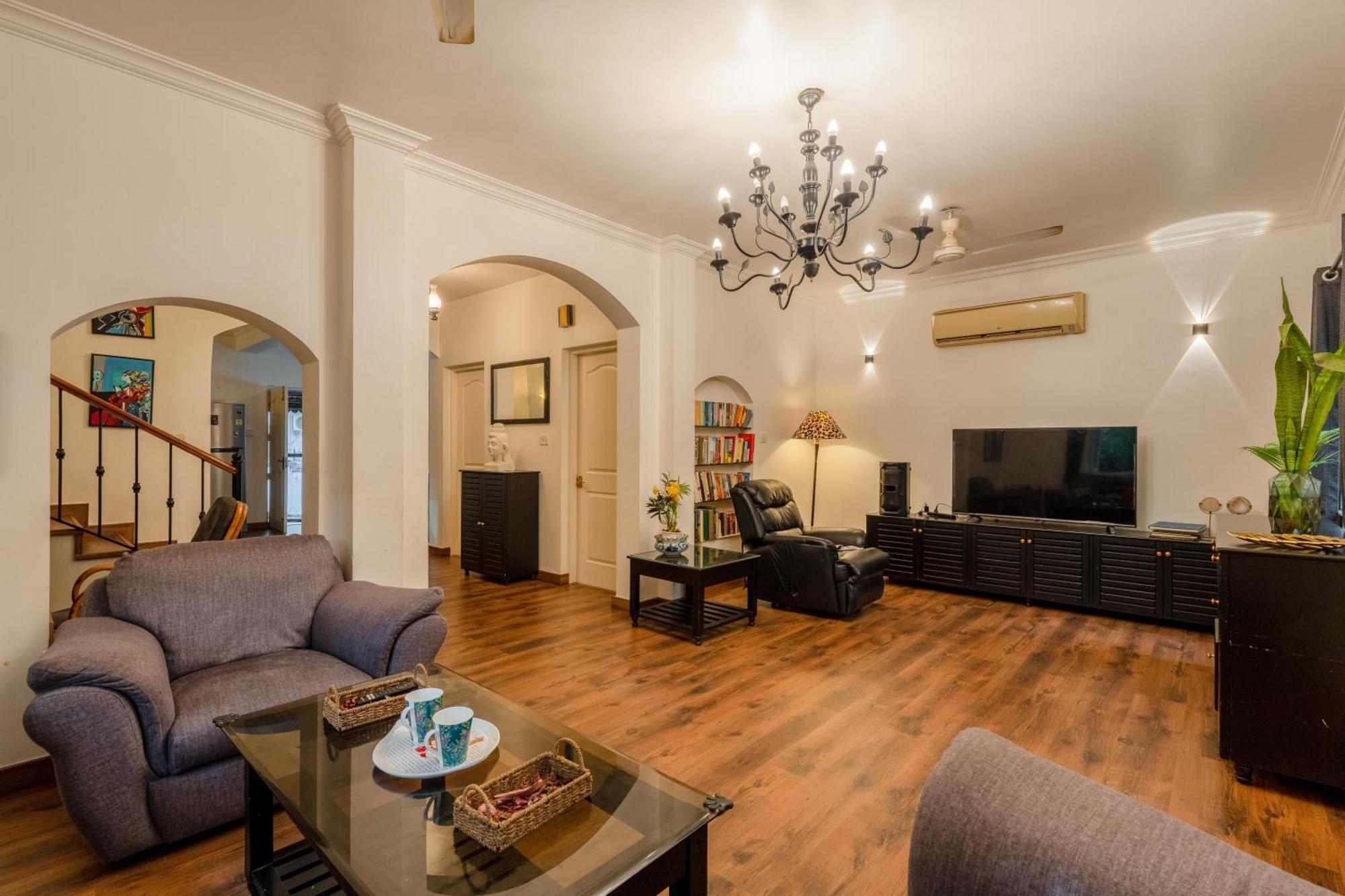 The Bumblebee- Serene 3bhk Villa- Candolim, Goa By Staymonkey
