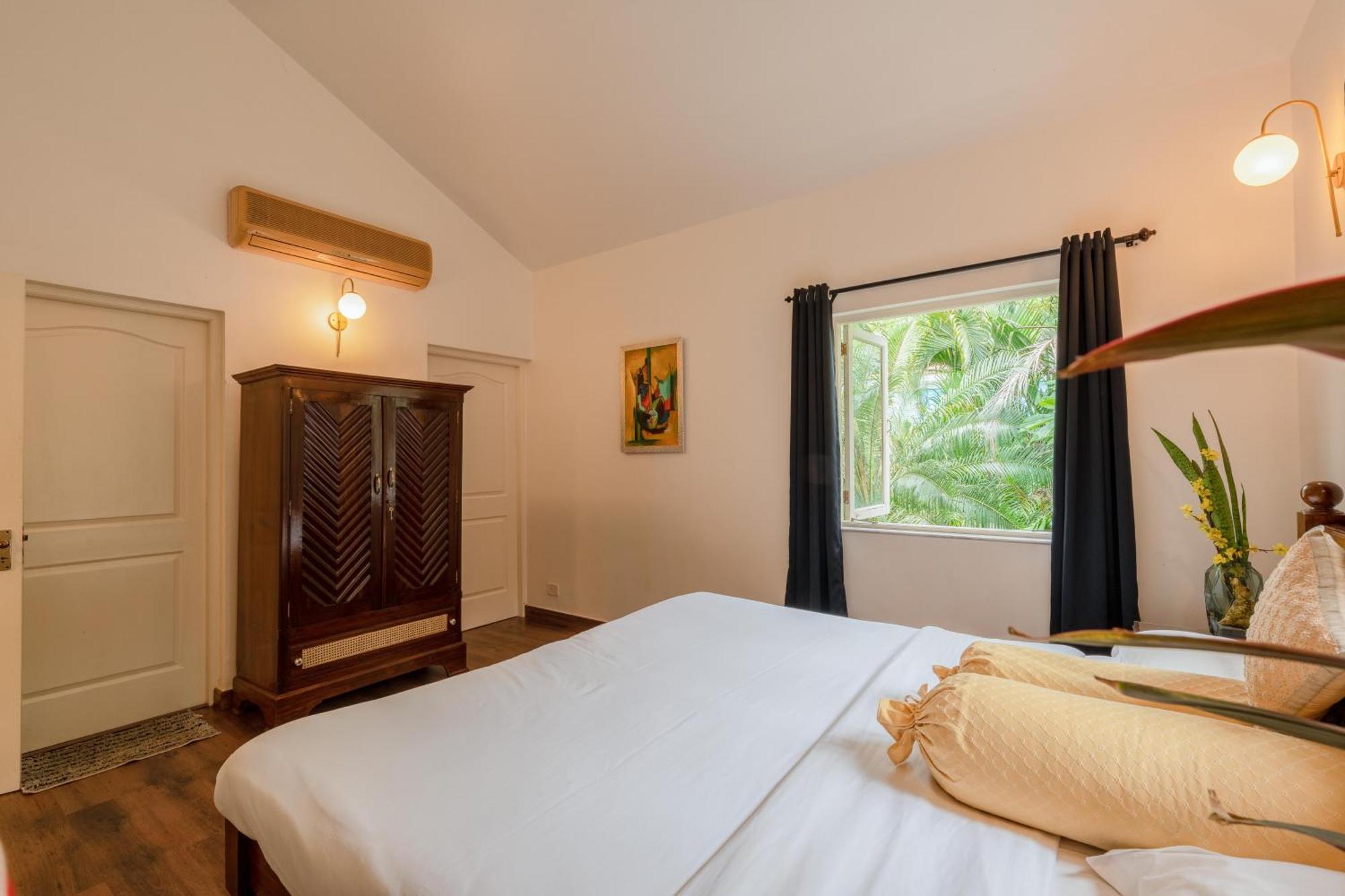 Villa The Bumblebee- Serene 3bhk Villa- Candolim, Goa By Staymonkey