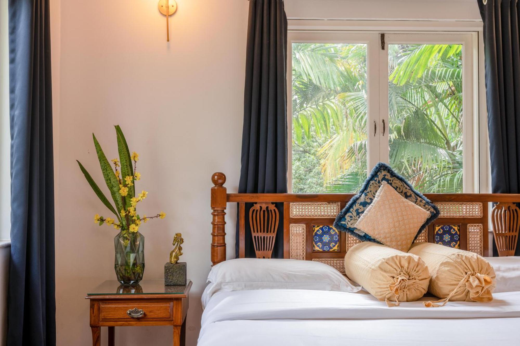 Villa The Bumblebee- Serene 3bhk Villa- Candolim, Goa By Staymonkey